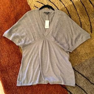 Banana Republic Dove Gray Deep V-Neck Bell Sleeve Sweater.  Loose Knit.  Size L.
